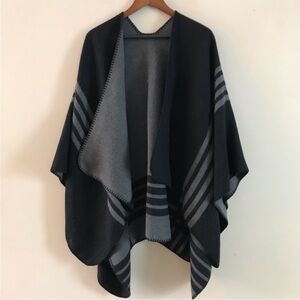 BB DAKOTA Black/Gray Poncho Wrap